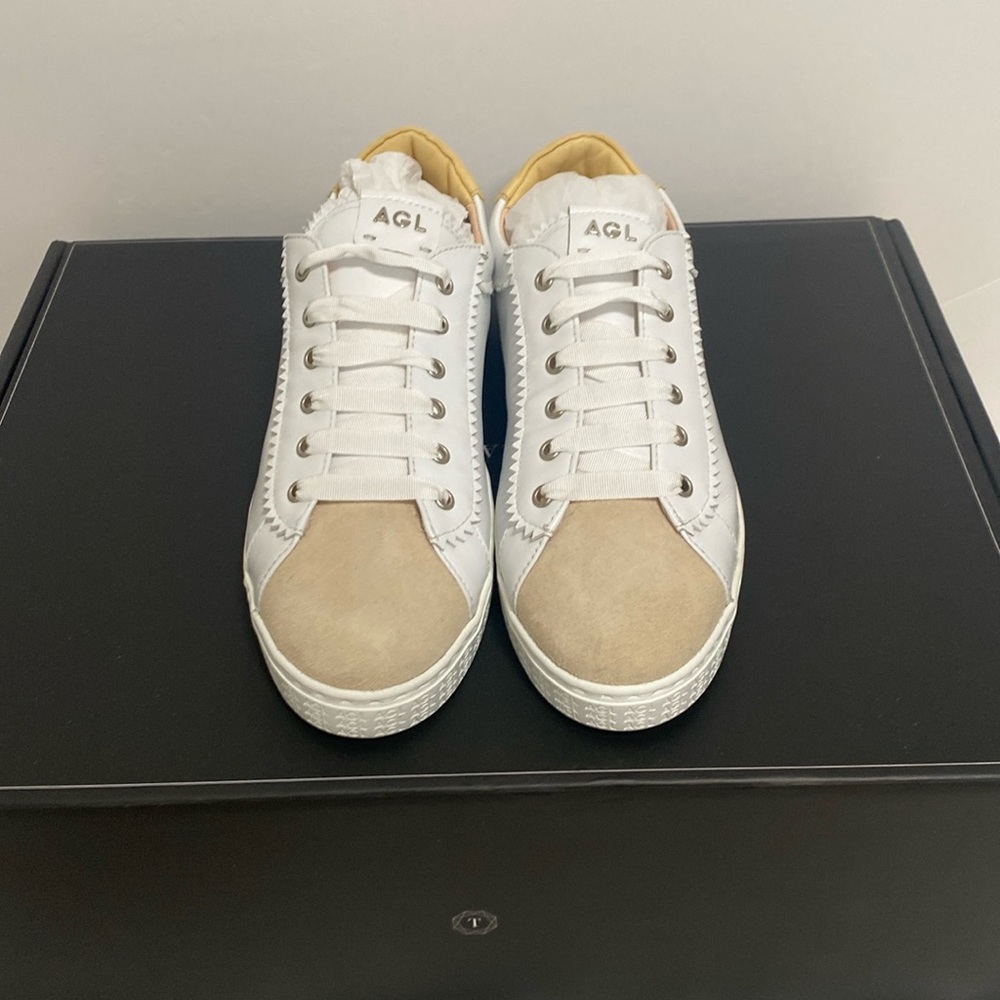 AGL-Sade Sneaker, Size 39, New w/o tags.   MADE IN ITALY 🇮🇹